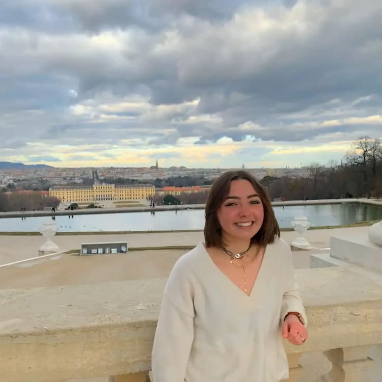 Inès