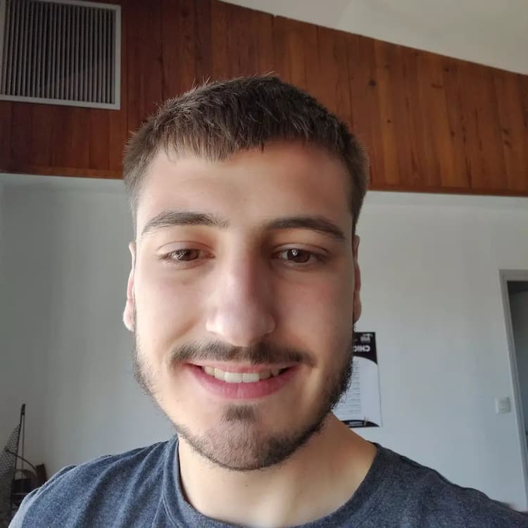 Léo