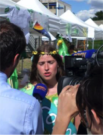 Mathilde interviewée lors d'un meeting d'EELV en 2015